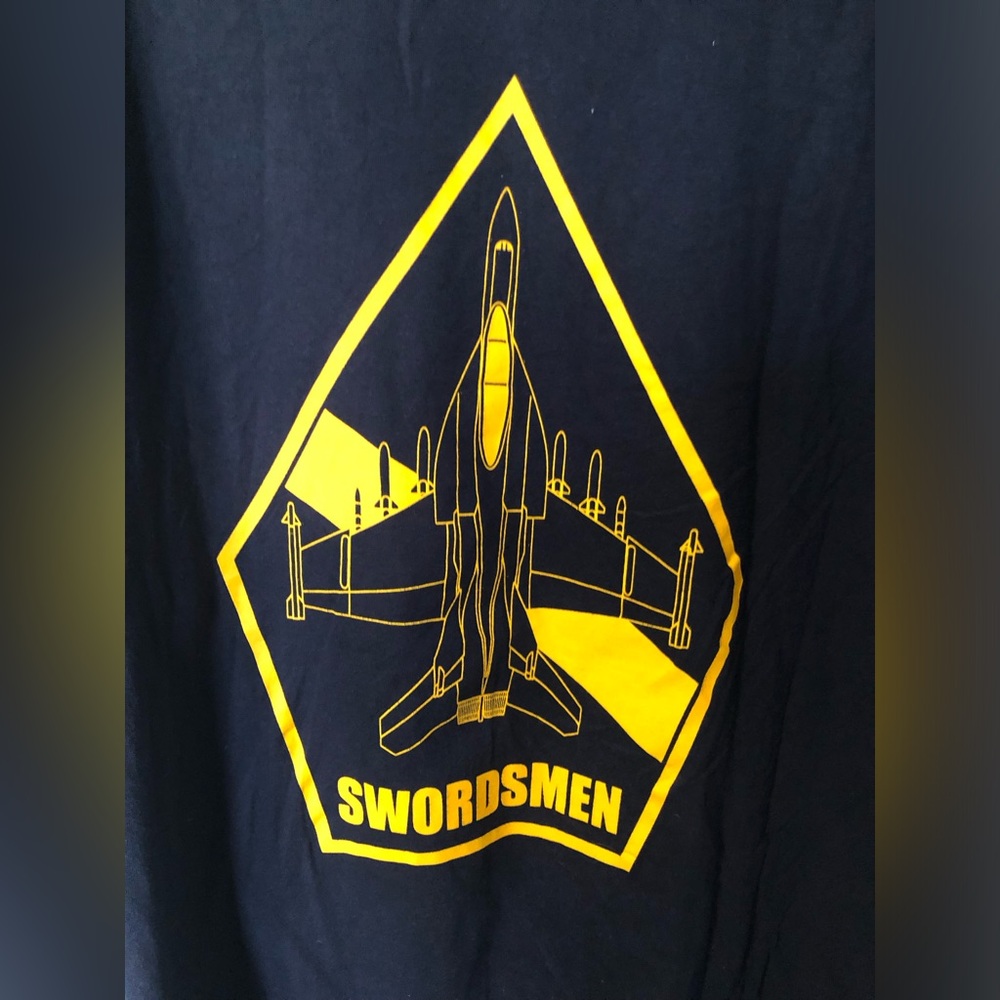 Strike Fighter Squadron 32 U.S. Navy F/A-18F Super Hornet T-shirt 2XL